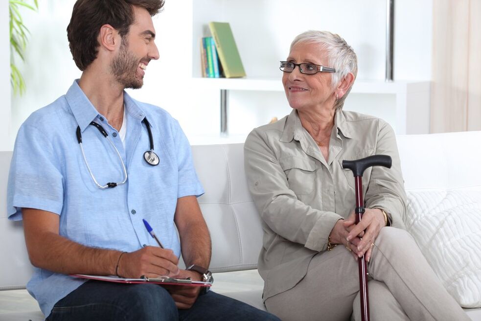 consulta cun médico para artrose de cadeira